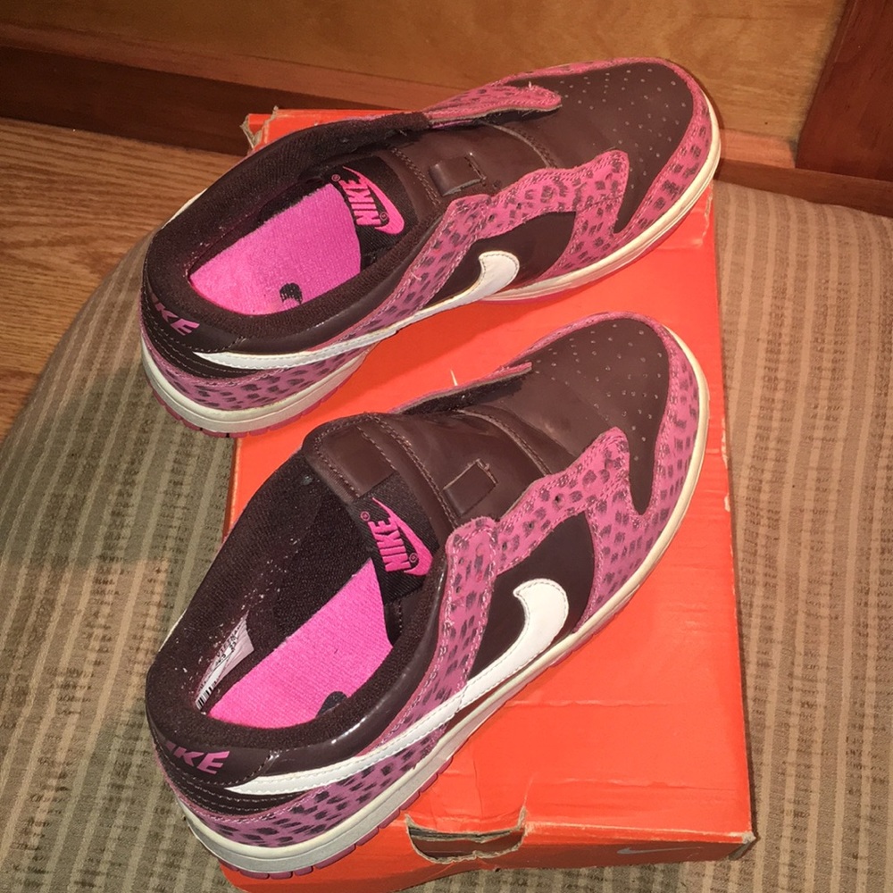 Pink Nike dunk low (GS) w no laces
